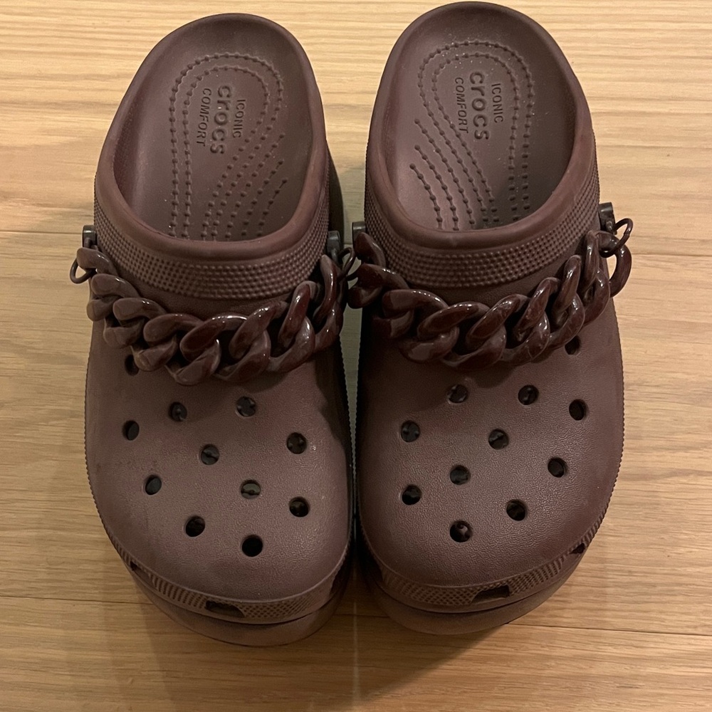CROCS Cherry red siren Clogs with Chain Accent